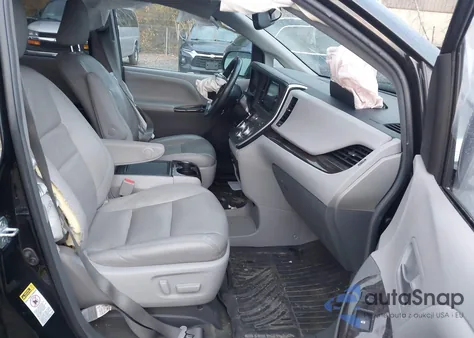 2017 Toyota Sienna Xle 8 Passenger z USA, uszkodzony, nr VIN 5TDYZ3DC3HS868565